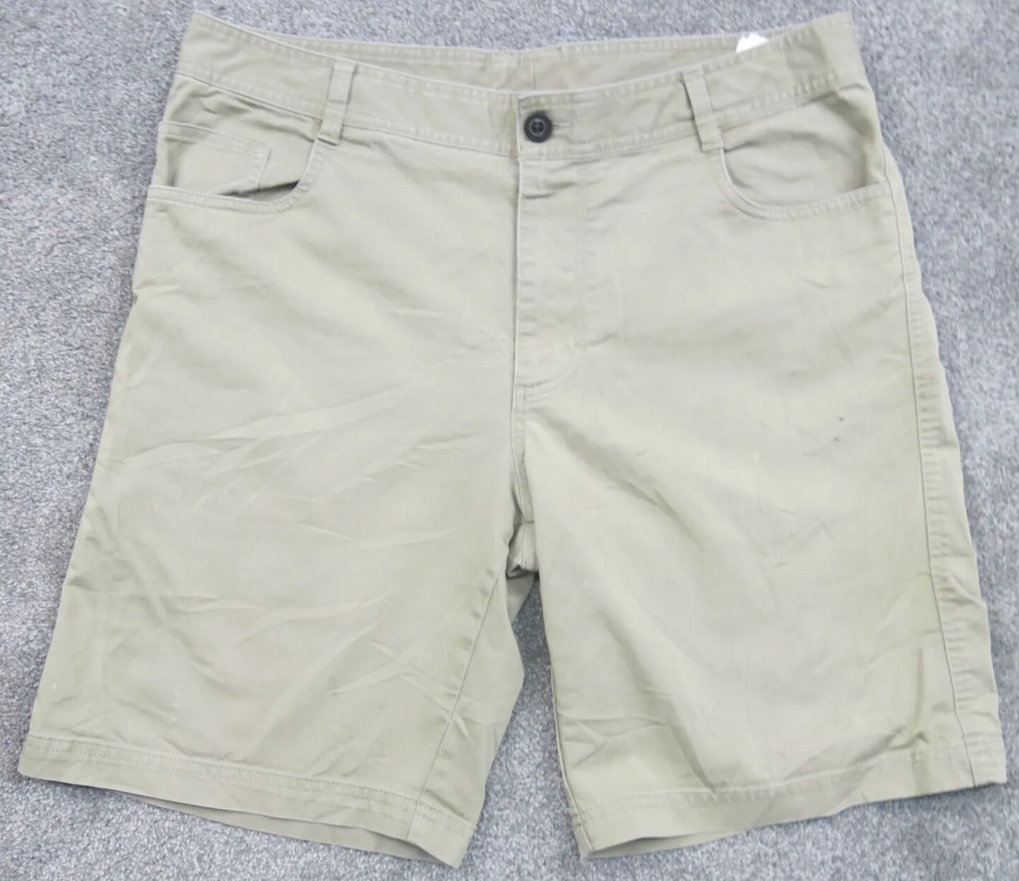 Columbia Sportswear Bermuda Shorts Men's Size 10 Tank Khaki Super Stretch Shorts