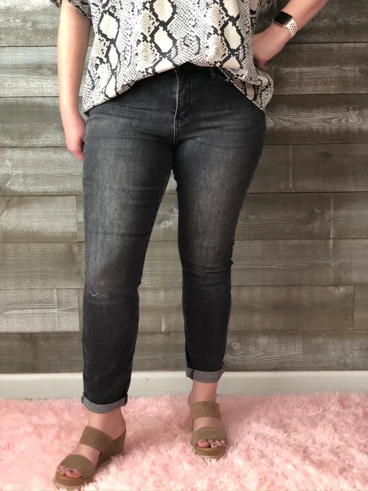 Judy Blue Plus Mid Rise Black Handsand Boyfriend Jean